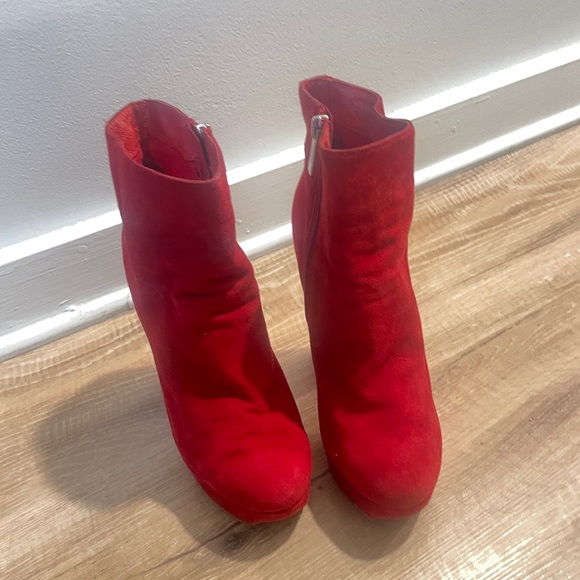 Red Boots - Picture 5 of 5